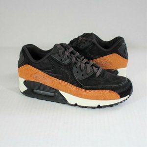 Nike Women's Sneakers Black and Orange